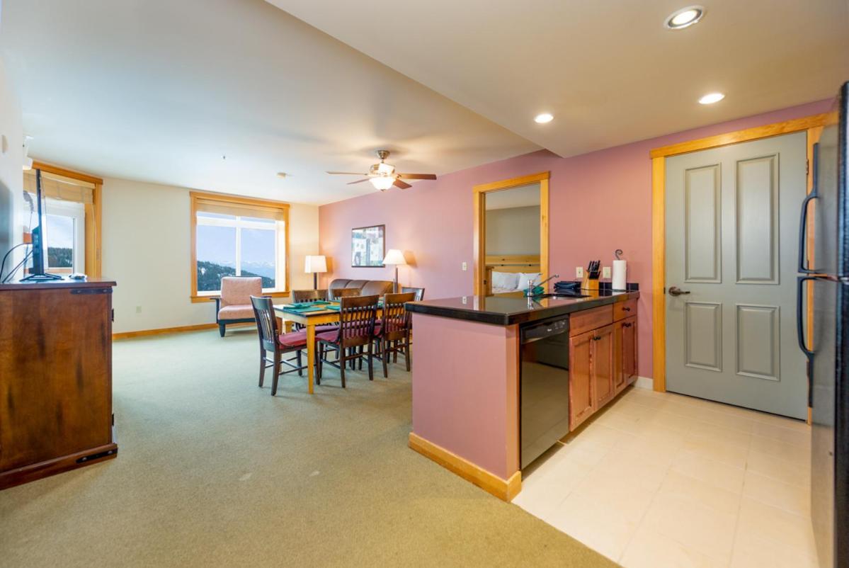 Schweitzer Mountain Resort White Pine Lodge Sandpoint Exterior photo