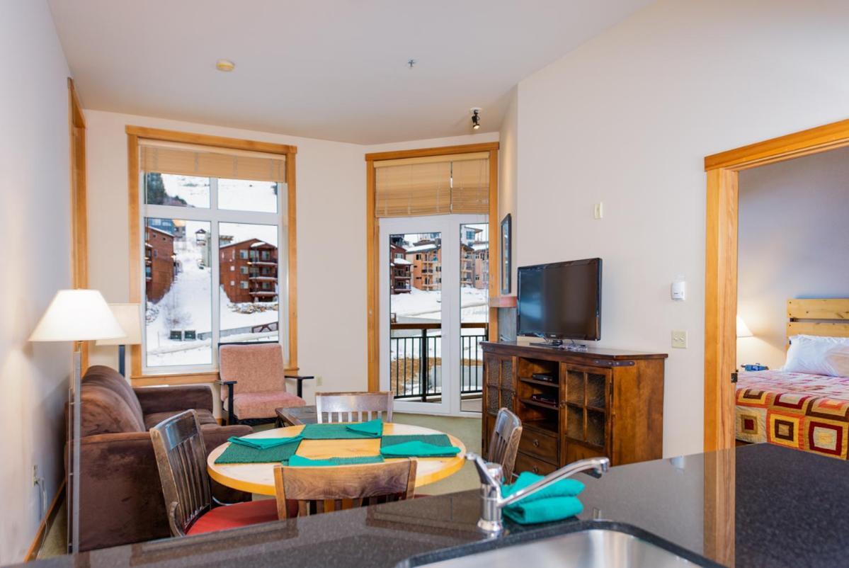 Schweitzer Mountain Resort White Pine Lodge Sandpoint Exterior photo